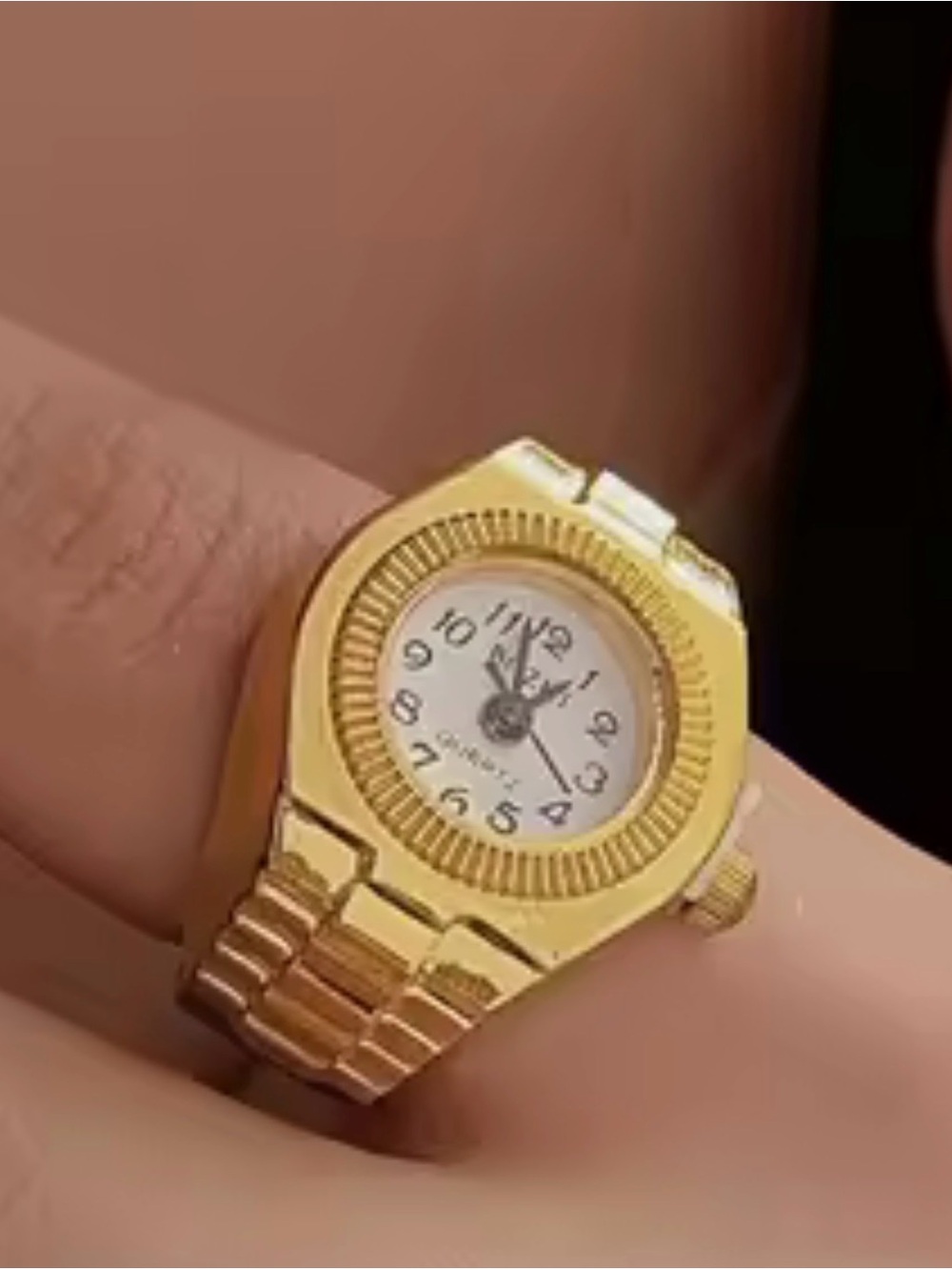 Stainless steel Vintage Finger Ring Watch Round Creative  gold toneQuartz Watch
